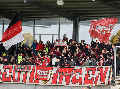 In der Fußball-Oberliga gab es ein spannendes Spiel zwischen dem FSV Hollenbach und SSV Reutlingen. In der Fußball-Oberliga gab es ein spannendes Spiel zwischen dem FSV Hollenbach und SSV Reutlingen.