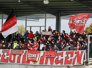 In der Fußball-Oberliga gab es ein spannendes Spiel zwischen dem FSV Hollenbach und SSV Reutlingen. In der Fußball-Oberliga gab es ein spannendes Spiel zwischen dem FSV Hollenbach und SSV Reutlingen.