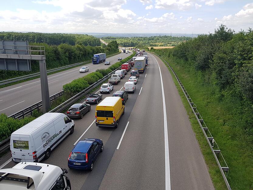 Unfall auf der A81 beim Parkplatz K&auml;lbling | 20.06.