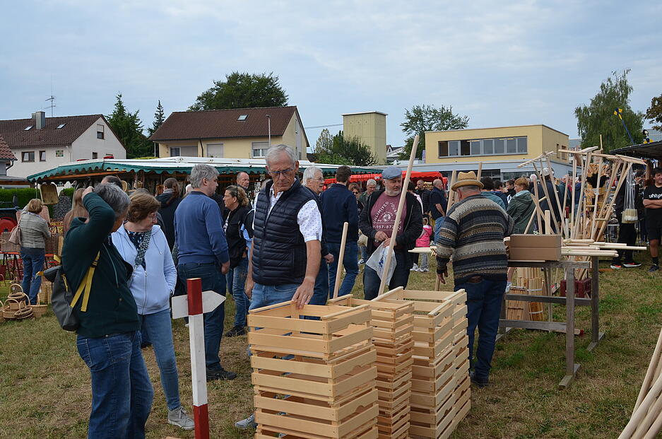 Der große Holz- und Krämermarkt startete am Samstagmorgen um 6 Uhr.