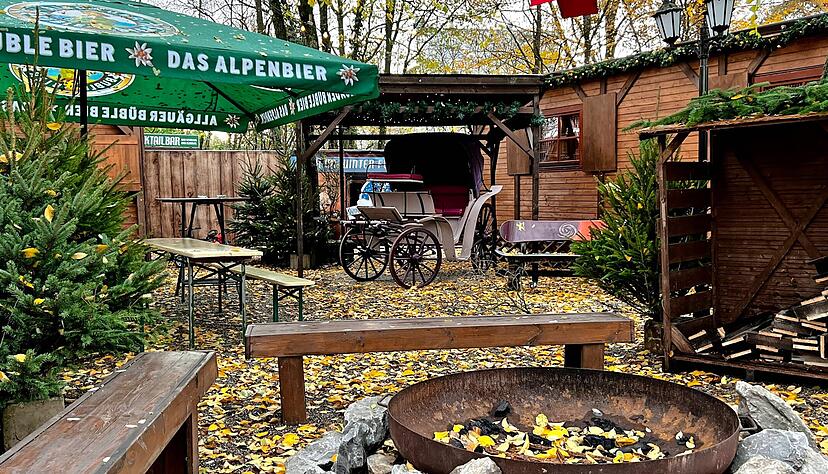 Außenansicht der Wintersaline. Im Sommer bietet der Biergarten Platz für 400 Gäste. Außenansicht der Wintersaline. Im Sommer bietet der Biergarten Platz für 400 Gäste.