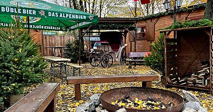Außenansicht der Wintersaline. Im Sommer bietet der Biergarten Platz für 400 Gäste.