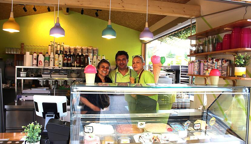 Kenan B&uuml;y&uuml;kertas sorgt mit seinem Team im Eisgarten f&uuml;r Abk&uuml;hlung. (Foto: Stefanie Jani)