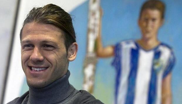 Martin Demichelis lächelt nach der medizinischen Untersuchung in Malaga.