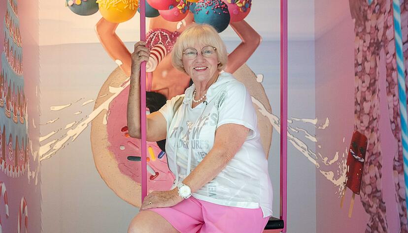 Die Heilbronnerin Edith Süßenbach (77) lebt ihr Leben auch im fortgeschrittenen Alter noch voller Schwung. Sie genießt es, aktiv zu sein. In der Stadt Heilbronn und im Bikiniartmuseum bietet sie Führungen an. Die Heilbronnerin Edith Süßenbach (77) lebt ihr Leben auch im fortgeschrittenen Alter noch voller Schwung. Sie genießt es, aktiv zu sein. In der Stadt Heilbronn und im Bikiniartmuseum bietet sie Führungen an.