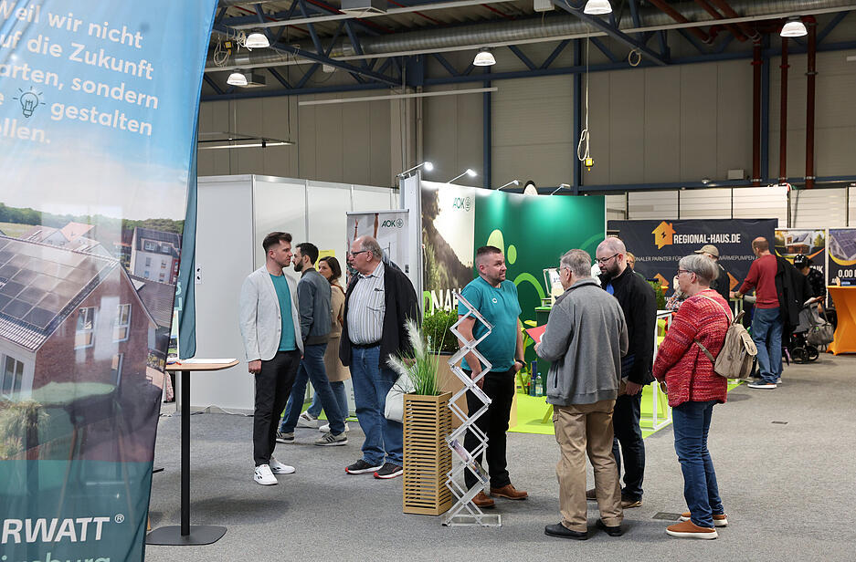 Auf 10.000 Quadratmetern hatten in diesem Jahr 400 Fachleute Platz, um sich den Besuchern der Baumesse in Heilbronn zu pr&auml;sentieren.