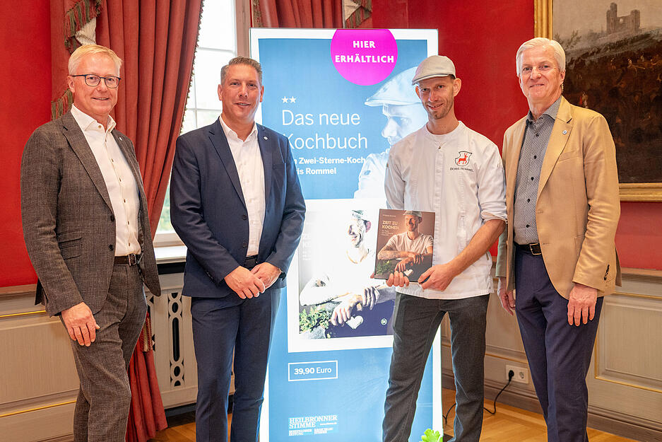 Stimme-Verleger Tilmann Distelbarth (von links) und Geschäftsführer Marc Becker gemeinsam mit Sternekoch Boris Rommel und Stimme-Chefredakteur Uwe Ralf Heer. Stimme-Verleger Tilmann Distelbarth (von links) und Geschäftsführer Marc Becker gemeinsam mit Sternekoch Boris Rommel und Stimme-Chefredakteur Uwe Ralf Heer.