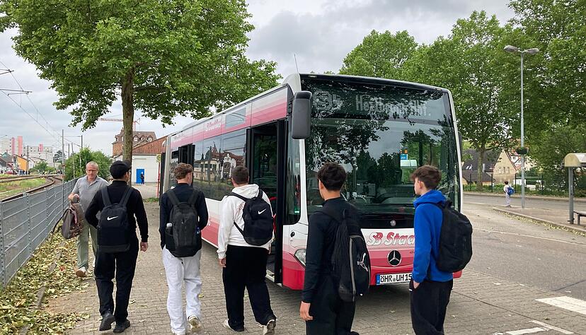 Es ist eingerichtet: Bis 15. Juni gibt es Schienenersatzverkehr mit Bussen wegen Bauarbeiten auf der Bahntrasse zwischen Eppingen und Heilbronn. Es ist eingerichtet: Bis 15. Juni gibt es Schienenersatzverkehr mit Bussen wegen Bauarbeiten auf der Bahntrasse zwischen Eppingen und Heilbronn.