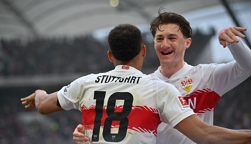 Brachte den VfB gegen den HSV in Führung: Angelo Stiller (r.). Brachte den VfB gegen den HSV in Führung: Angelo Stiller (r.).