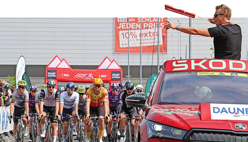 Als Rennleiter hat Fabian Wegmann (rechts oben) unter anderem die Aufgabe, den Start freizugeben. Als Rennleiter hat Fabian Wegmann (rechts oben) unter anderem die Aufgabe, den Start freizugeben.
