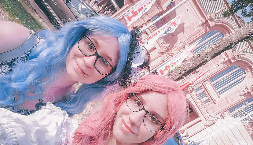 Timi (rechts) und ihre Schwester sind beide Fans der Anime-Manga-Szene.