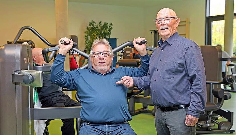 Die Vereinsvorsitzenden Herbert Tabler (TG B&ouml;ckingen) und Ulrich Heinle (SV Leingarten) freuen sich &uuml;ber die Kooperation f&uuml;r die Nutzung des Sportparks.
Foto: Seidel
