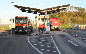 Noch finden nur wenige Lastwagen ihren Weg in die neue M&uuml;lldeponie in Beltersrot. Das Gesch&auml;ft mit gro&szlig;en gewerblichen Kunden rollt erst langsam an. Foto: Ralf Reichert