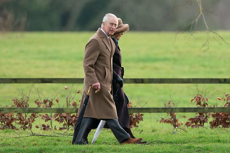 Noch am Wochenende hatte sich Charles nach seinem Klinikaufenthalt gezeigt - gemeinsam mit Frau Königin Camilla.