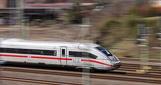 Ein neuer ICE-Sprinter soll ab dem Fahrplanwechsel im Dezember Stuttgart noch schneller mit Berlin verbinden. In Hohenlohe ist kein Halt vorgesehen.