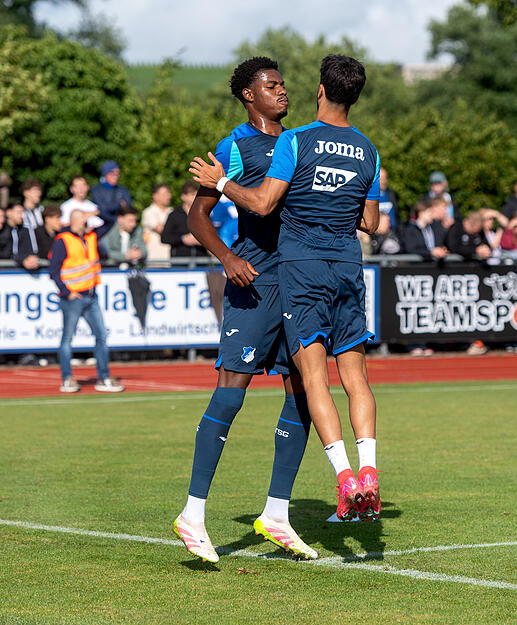 Die TSG Hoffenheim zeigt beim Traumspiel in Lauffen ihre ganze spielerische Klasse. Die TSG Hoffenheim zeigt beim Traumspiel in Lauffen ihre ganze spielerische Klasse.
