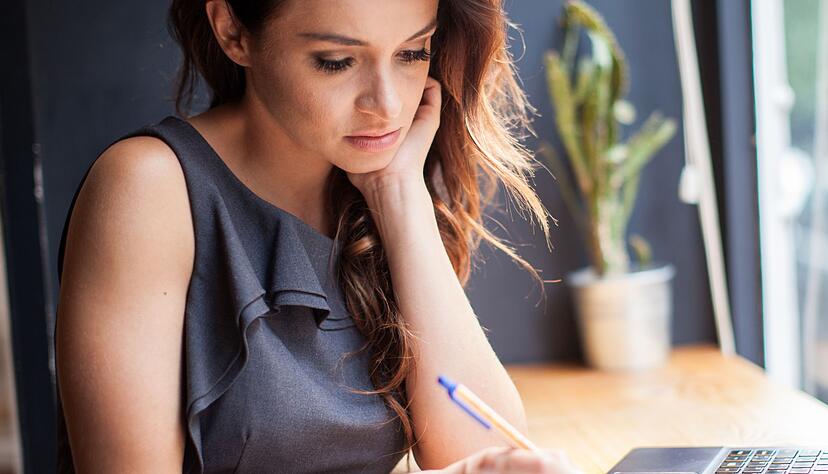 Jahresr&uuml;ckblick im Beruf: Der Jahreswechsel bietet die ideale Gelegenheit, die eigene Karrieresituation kritisch zu hinterfragen und zu bewerten.