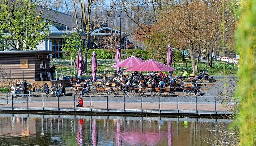 Der Steg am Weinvilla-Pavillon ist sehr idyllisch.