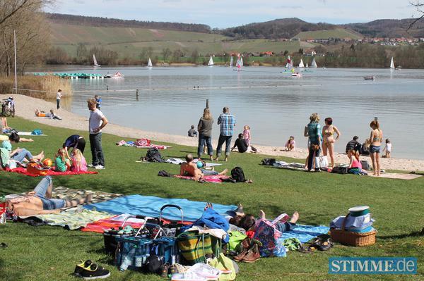 Zum Baden ist das Wasser am Breitenauer See noch zu kalt. Zum Baden ist das Wasser am Breitenauer See noch zu kalt.