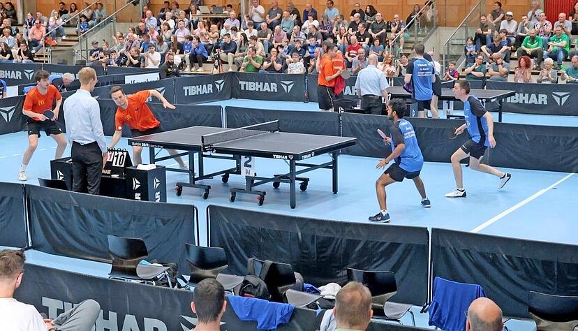 Volles Haus: Beim letzten gemeinsamen Drittligaheimspiel der Männer- und Frauen-Teams der Sport-Union waren mehr als 250 Zuschauer dabei.
Fotos: Ralf Seidel Volles Haus: Beim letzten gemeinsamen Drittligaheimspiel der Männer- und Frauen-Teams der Sport-Union waren mehr als 250 Zuschauer dabei.
Fotos: Ralf Seidel