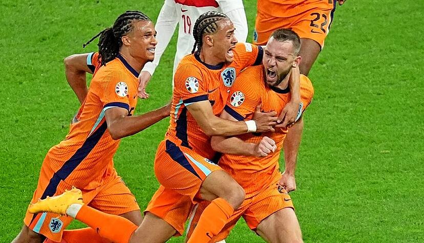 Wenigstens der niederländische Spielgestalter Xavi Simons (M.) versucht, geniale Pässe einzustreuen. Doch viele Favoriten verweigern das offensive Spiel.
Foto: dpa Wenigstens der niederländische Spielgestalter Xavi Simons (M.) versucht, geniale Pässe einzustreuen. Doch viele Favoriten verweigern das offensive Spiel.
Foto: dpa