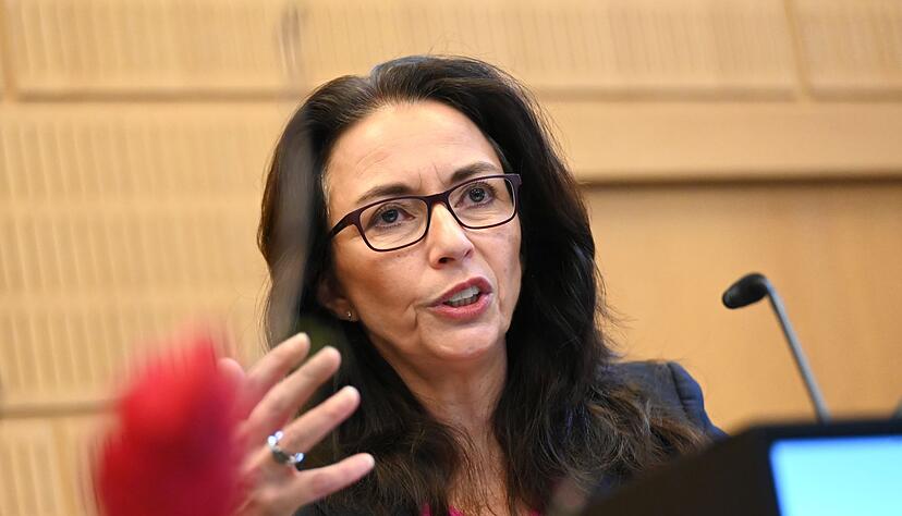 DGB-Chefin Yasmin Fahimi nennt die Debatte um Einschnitte «respektlos und schäbig». (Archivbild) DGB-Chefin Yasmin Fahimi nennt die Debatte um Einschnitte «respektlos und schäbig». (Archivbild)