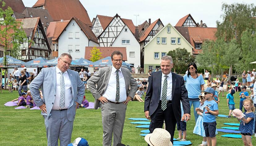 OB Klaus Holaschke, Minister Peter Hauk und Gerhard Hugenschmidt von BW-Grün. OB Klaus Holaschke, Minister Peter Hauk und Gerhard Hugenschmidt von BW-Grün.
