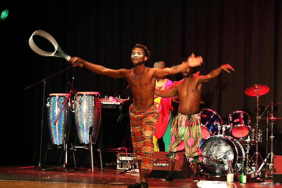 Jabula Africa-Circus in der Harmonie
