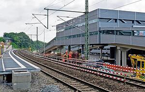 Direkt neben dem erweiterten Parkhaus an der K2000 zwischen Neckarsulm und Kochendorf entsteht zurzeit die Stadtbahnhaltstelle Audi, die ab Dezember im Taktverkehr des HNV bedient werden soll.Foto: Dennis Mugler