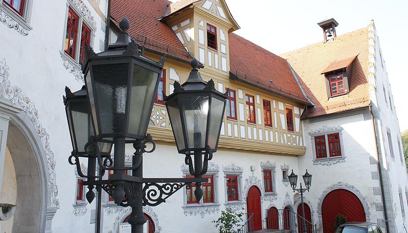 Hoher Sanierungsbedarf besteht auf Schloss Liebenstein. Dies wird nun der Unternehmer Wolfgang Scheidtweiler in die Hand nehmen.