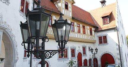 Hoher Sanierungsbedarf besteht auf Schloss Liebenstein. Dies wird nun der Unternehmer Wolfgang Scheidtweiler in die Hand nehmen. Hoher Sanierungsbedarf besteht auf Schloss Liebenstein. Dies wird nun der Unternehmer Wolfgang Scheidtweiler in die Hand nehmen.