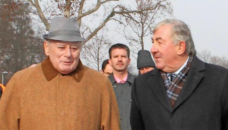 Reinhold Würth und Alt-Landrat Helmut M. Jahn (r.), hier 2011 vor dessen Wechsel zur Stiftung Würth 2013, planen die Flüchtlinghilfe wohl gemeinsam.
Foto: Archiv/Hohl