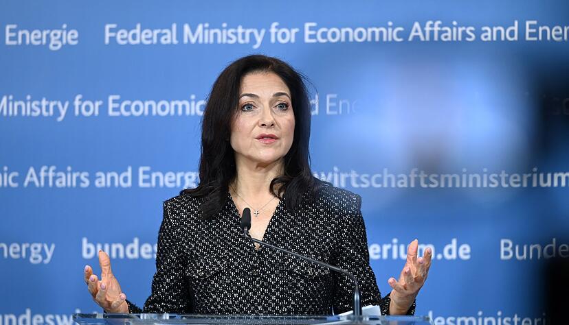 Wirtschaftsministerin Reiche (CDU) will die B&uuml;rgerinnen und B&uuml;rger mit einer Anhebung der Pendlerpauschale entlasten. (Archivbild)