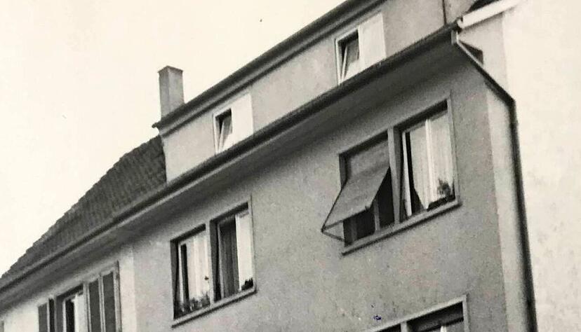 Das Lokal Silberne Kanne wurde wie die benachbarte Silberwarenfabrik Bruckmann 1894 gebaut. 1944 zerstört, feierte man 1948 die Wiedereröffnung.
Fotos: privat Das Lokal Silberne Kanne wurde wie die benachbarte Silberwarenfabrik Bruckmann 1894 gebaut. 1944 zerstört, feierte man 1948 die Wiedereröffnung.
Fotos: privat