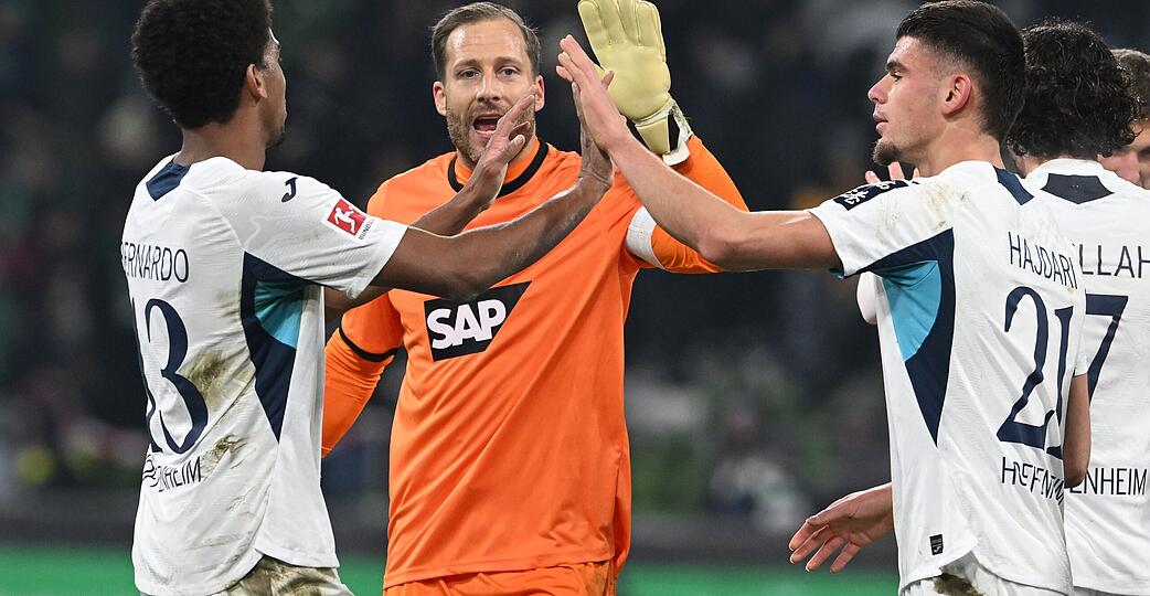 Die Hoffenheimer Feiergesellschaft nach dem 2:0 in Bremen.