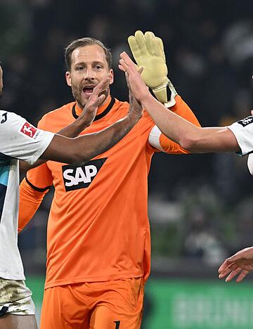 Die Hoffenheimer Feiergesellschaft nach dem 2:0 in Bremen.