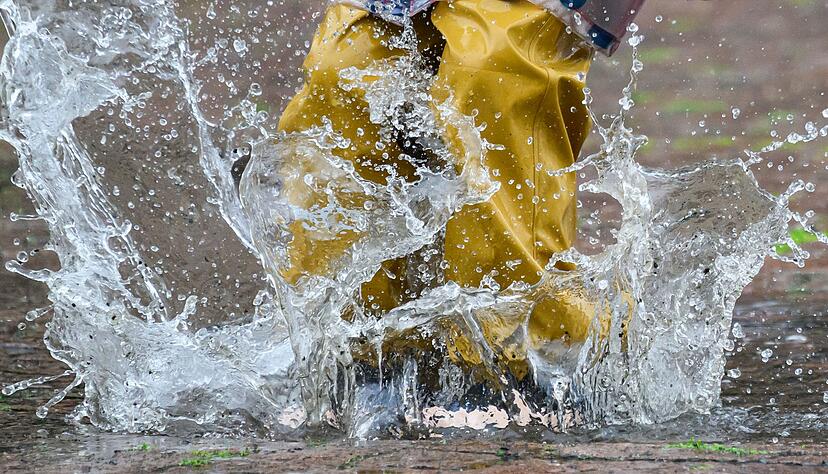 Der Regen zieht auch am Mittwoch noch über weite Teile Baden-Württembergs hinweg. (Archivbild) Der Regen zieht auch am Mittwoch noch über weite Teile Baden-Württembergs hinweg. (Archivbild)