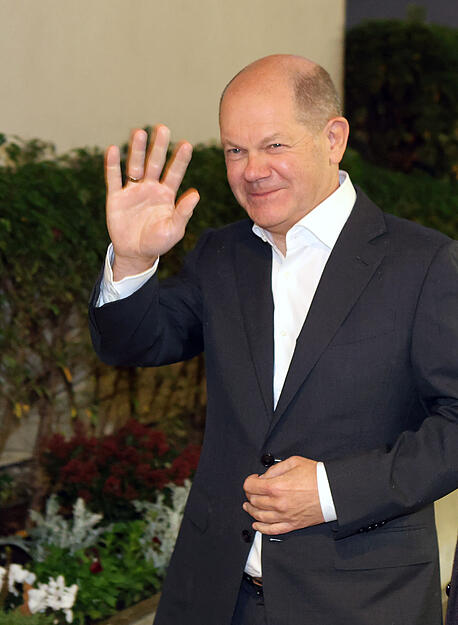 Bundeskanzler Olaf Scholz bei seiner Ankunft an der Kreissparkasse in Heilbronn.