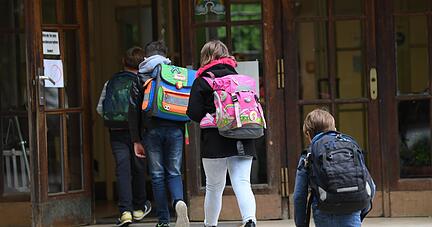 Die Grundschulen in Baden-Württemberg sollen ab dem 22. Februar den Präsenzbetrieb wieder aufnehmen. Zunächst sollen pro Woche jedoch immer nur zwei Klassenstufen vor Ort unterrichtet werden. Foto: dpa
