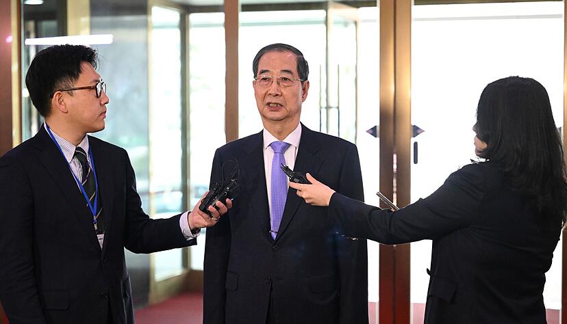 S&uuml;dkoreas Verfassungsgericht hat die Amtsenthebung des im Zuge der Staatskrise suspendierten Ministerpr&auml;sidenten Han Duck Soo abgewiesen.