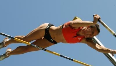 Stabhochspringerin Jelena Issinbajewa in Aktion. Stabhochspringerin Jelena Issinbajewa in Aktion.