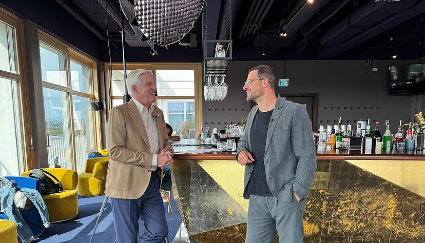 Schauspieler Tobias Licht (rechts) spricht im Live-Talk über Theater und Fernsehen. Schauspieler Tobias Licht (rechts) spricht im Live-Talk über Theater und Fernsehen.