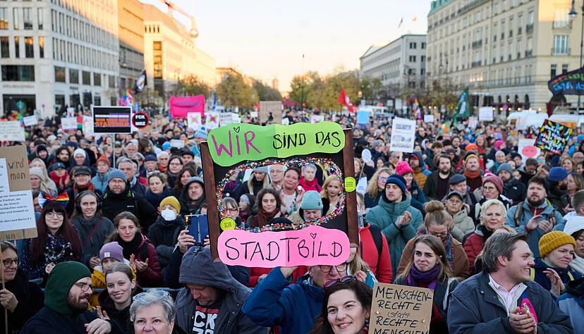 In Berlin und Kiel sind Demonstrationen zu den Merz-Äußerungen geplant. In Berlin und Kiel sind Demonstrationen zu den Merz-Äußerungen geplant.