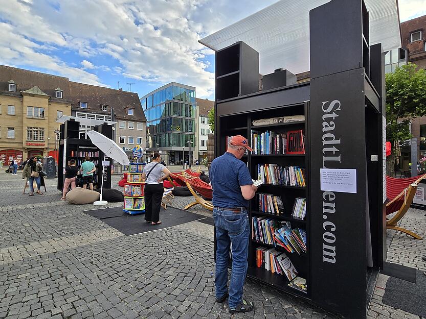 Der Eintritt ist frei &ndash; bei Regen finden die Lesungen unter den Arkaden beim Rathaus statt.