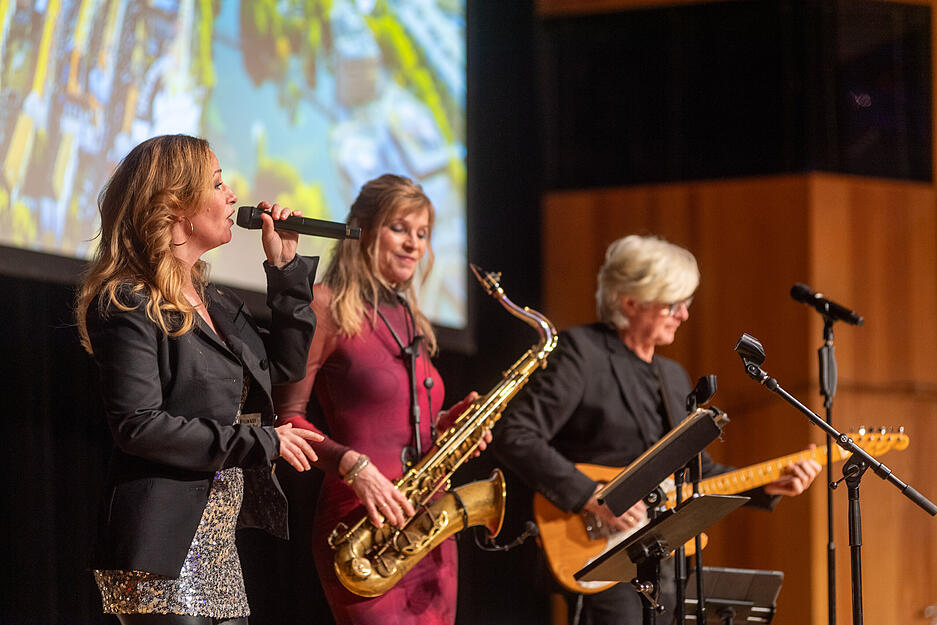 Der Abend wurde auch musikalisch begleitet. Der Abend wurde auch musikalisch begleitet.