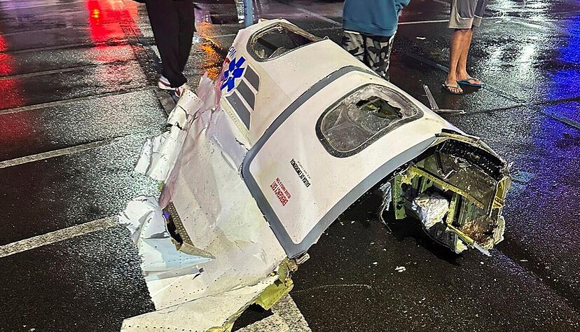 Auf den Stra&szlig;en lagen Tr&uuml;mmerteile.