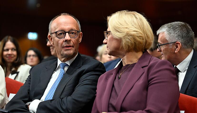 Bundesratspräsidentin Anke Rehlinger, die Ministerpräsidentin des Saarlands, richtet die Einheitsfeier aus. Bundesratspräsidentin Anke Rehlinger, die Ministerpräsidentin des Saarlands, richtet die Einheitsfeier aus.