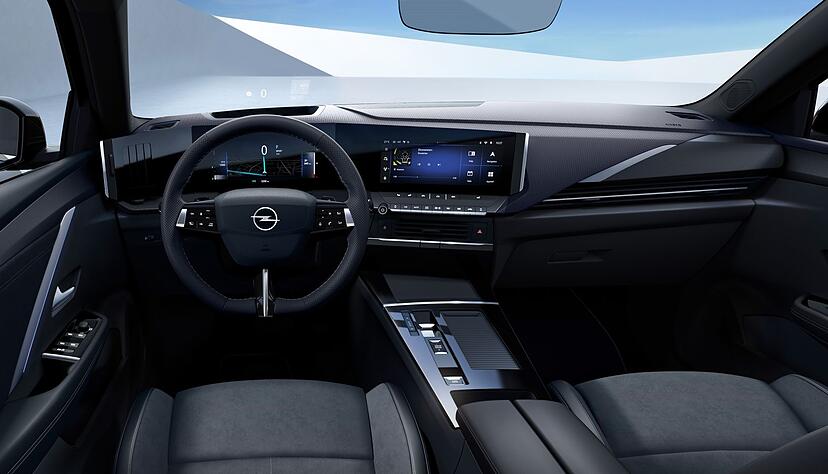 Opel nennt sein neues Cockpit-Konzept Pure Panel. Die digitalen Instrumente ergeben ein einheitliches Display-Element &uuml;ber Lenkrad und Mittelkonsole.