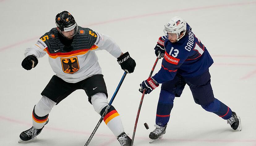 Bei der WM in Tschechien gelang Johnny Gaudreau (r) ein Tor beim 6:1-Sieg der USA gegen Deutschland. Bei der WM in Tschechien gelang Johnny Gaudreau (r) ein Tor beim 6:1-Sieg der USA gegen Deutschland.