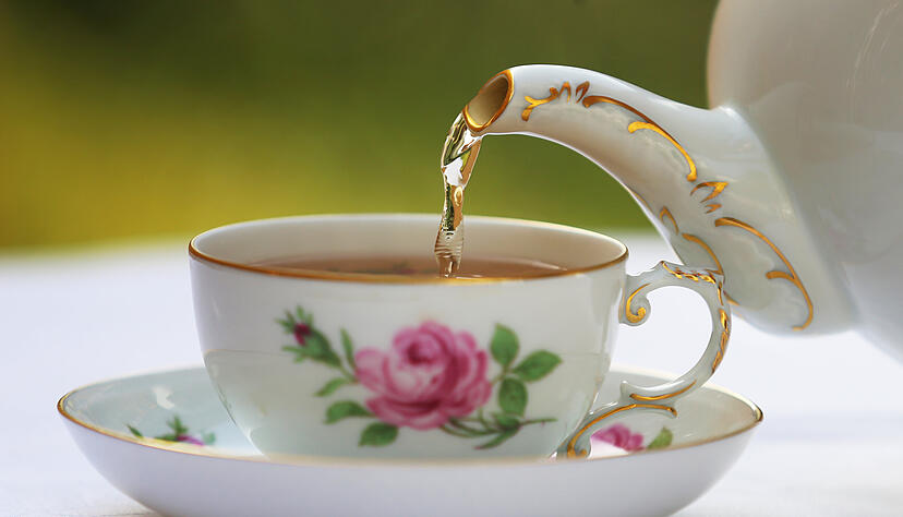 In Ostfriesland flie&szlig;t gut zehnmal so viel Tee in die Tasse als im Rest der Republik. Foto: dpa